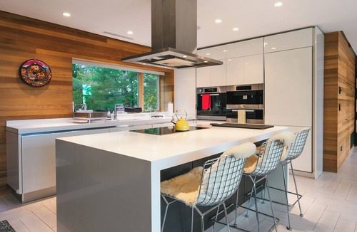 Middle Hope House | Hillcrest Glasshouse - a minimalist modern retreat