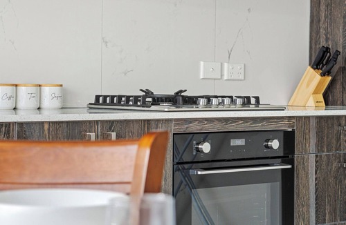 Hamilton House | Hillcrest Haven - Hamilton Holiday Home