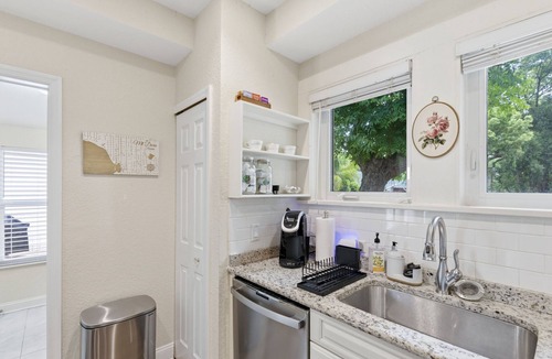 Mount Dora Apartment | Hillcrest Hideaway 3 bedroom 3 bathroom just steps from Downtown Mount Dora
