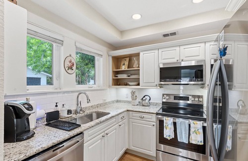 Mount Dora Apartment | Hillcrest Hideaway 3 bedroom 3 bathroom just steps from Downtown Mount Dora