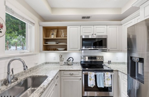 Mount Dora Apartment | Hillcrest Hideaway 3 bedroom 3 bathroom just steps from Downtown Mount Dora