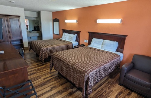 Ozona Hotel | Hillcrest Inn & Suites