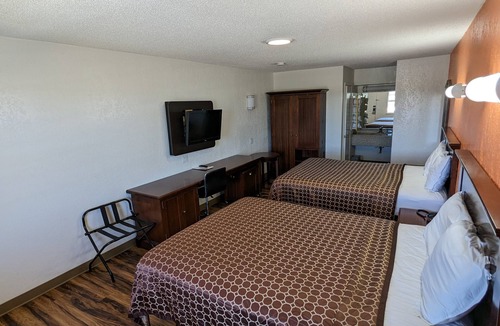 Ozona Hotel | Hillcrest Inn & Suites
