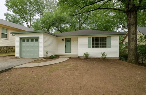 Hillcrest House | Hillcrest Luxe - 2BR with Complete Makeover & All-New Furnishings