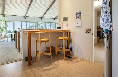 Forestland House | Hillcrest Terrace - Quiet Luxury with Bay Views