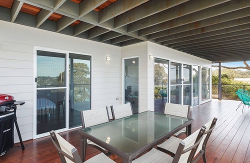 North Narooma Apartment | Hillcrest Views of Wagonga