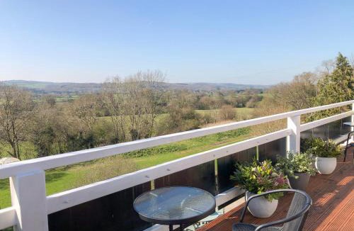 Llanfair-Dyffryn-Clwyd House | Hillfort