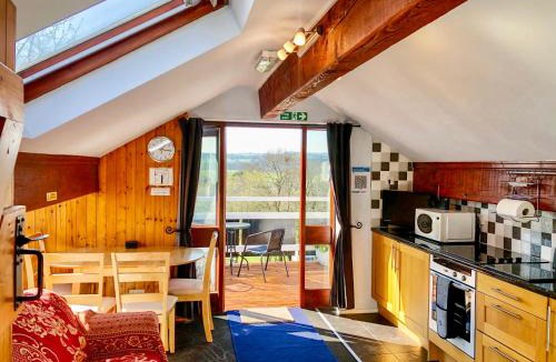 Llanfair-Dyffryn-Clwyd House | Hillfort