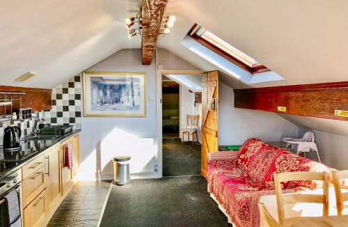 Llanfair-Dyffryn-Clwyd House | Hillfort