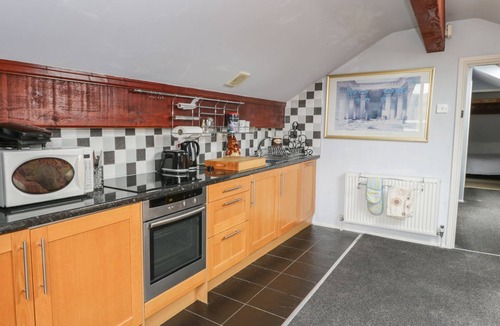 Llanfair-Dyffryn-Clwyd Cottage | HILLFORT in Graigfechan