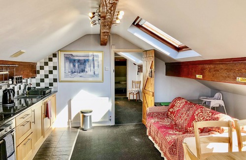 Llanfair-Dyffryn-Clwyd Cottage | HILLFORT in Graigfechan