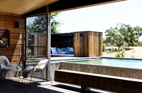 Metcalfe Cottage | HILLPLAINS COTTAGE - 100% OFF-GRID LUXURY