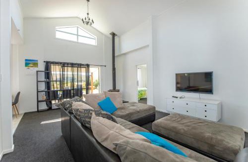Karapiro Bed & Breakfast | Hills Vista Lodge