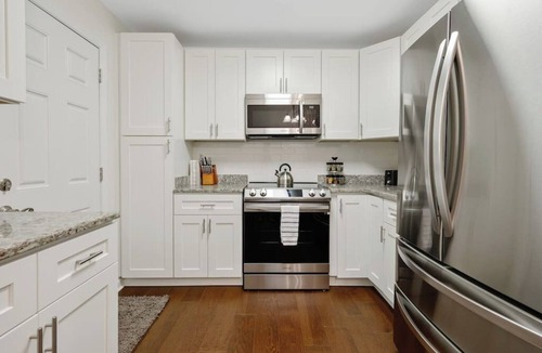 Hillsborough House | Hillsboro. Duplex near Downtown