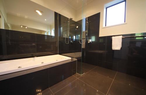 Rewa Apartment | Hillsborough Hideaway