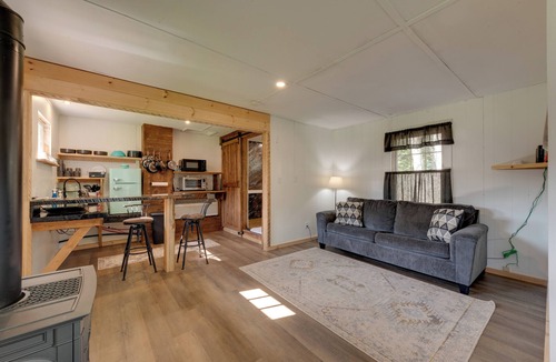 Hillsgrove Cabin | Hillsgrove Deluxe Cabin E: Close to Hiking