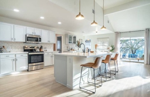 Highland Lake Estates House | Hillside Artsy Retreat Game Room King Beds
