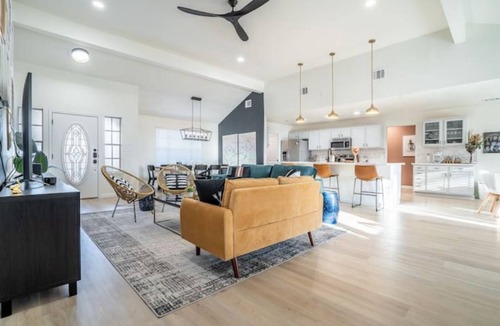 Highland Lake Estates House | Hillside Artsy Retreat Game Room King Beds