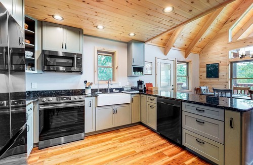 Townsend Cabin | Hillside Cabin Escape・Hot Tub・ADA Accessible・Views