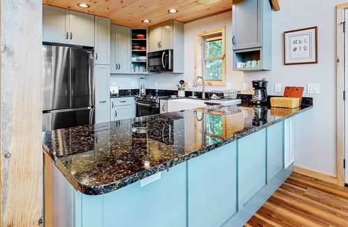 Townsend Cabin | Hillside Cabin Escape・Hot Tub・ADA Accessible・Views