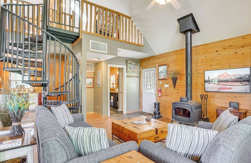 Defiance Cabin | Hillside Cabin on 43 Acres w/Private Lake & View!
