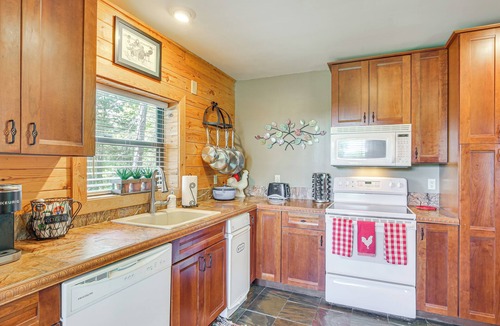 Defiance Cabin | Hillside Cabin on 43 Acres w/Private Lake & View!