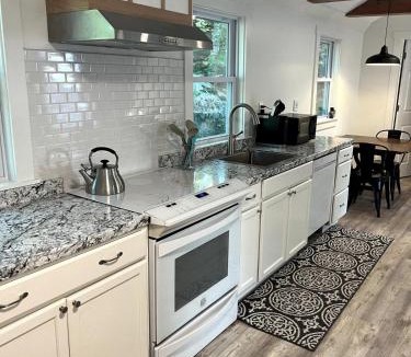 South China House | Hillside Cabin