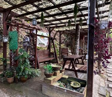 Tanah Rata Ski Chalet | Hillside cottage chalet studio