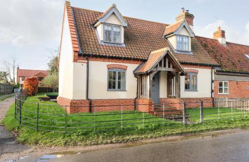 Beeston House | Hillside Cottage