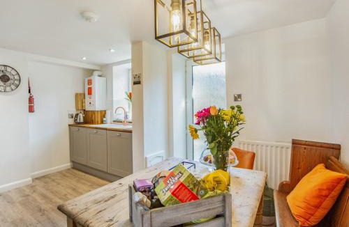 Haltwhistle House | Hillside Cottage