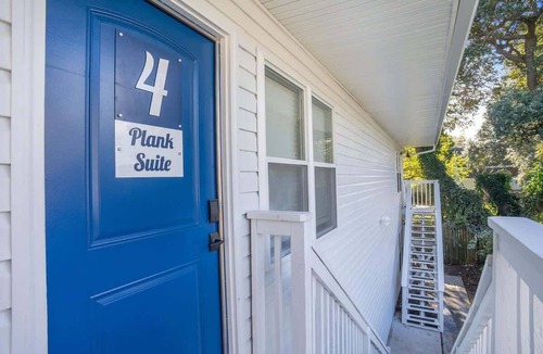 Bayview Apartment | Hillside Cove - Plank Suite