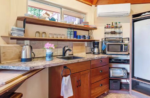 Alvadore Cottage | Hillside Deck Cottages - Rustic PNW Retreat