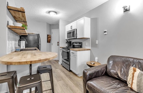 Great Valley Condo | Hillside Getaway Ski-In Ski-Out Retreat in Ellicottville, NY Sleeps 4
