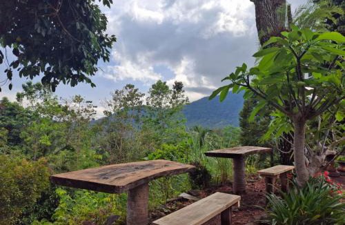 Sawan House | Hillside guest house and restaurant