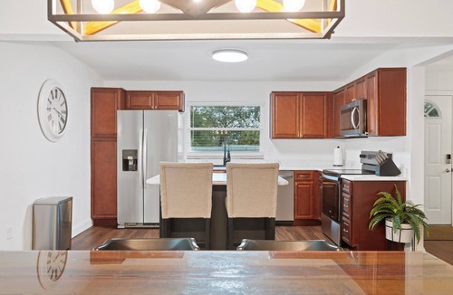 Lakeland House | Hillside Haven - 4BR LKLD Pool Home