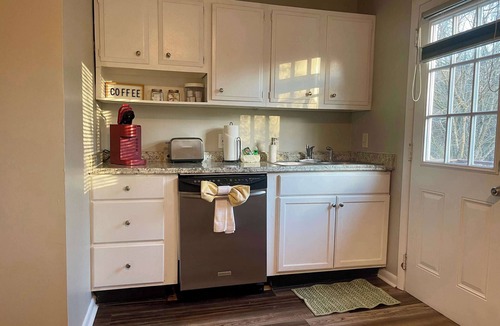 Lupton City House | Hillside Haven - affordable, and convenient