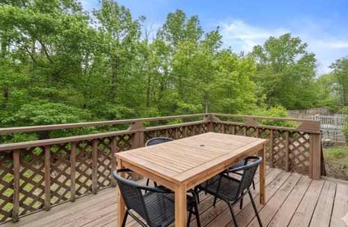 Lupton City House | Hillside Haven - affordable, and convenient