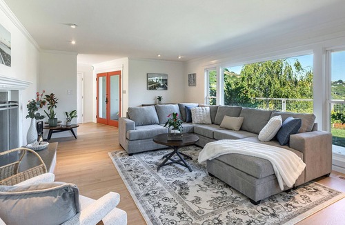 Country Club House | Hillside Haven: Bayview Pool & Hot Tub