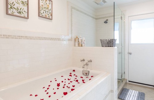 Country Club House | Hillside Haven: Bayview Pool & Hot Tub