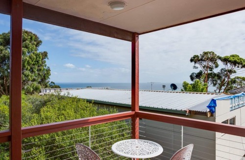 Dromana House | Hillside Haven by the Sea