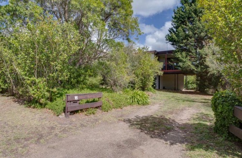 Dromana House | Hillside Haven by the Sea