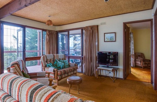 Dromana House | Hillside Haven by the Sea