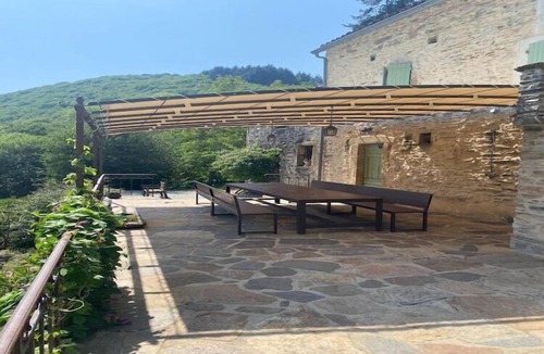 Courniou House | Hillside Haven in Courniou