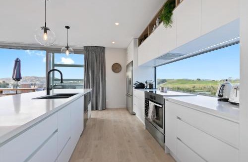 Raglan House | Hillside Haven
