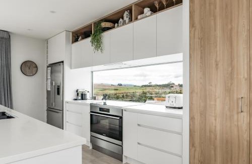 Raglan House | Hillside Haven