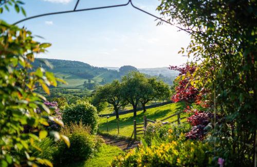 Beeley Apartment | Hillside Haven, panoramic views Nr Bakewell