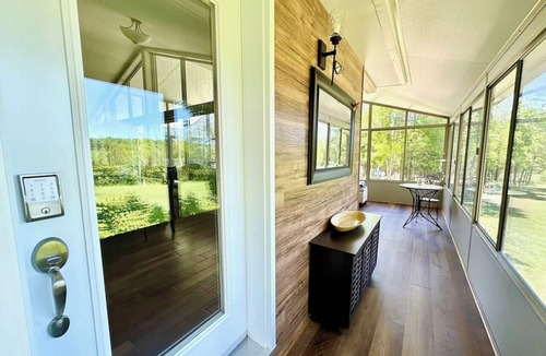 Markdale House | Hillside Haven Retreat: Sunroom & Pond Escape!