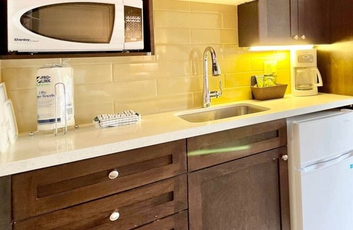 Oro-Medonte Apartment | Hillside Haven: Serene Studio Retreat for 4