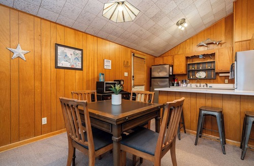 Hardy Cabin | Hillside Haven secluded vintage cabin with hot tub