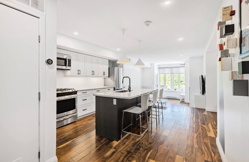 The Blue Mountains Condo | Hillside Hideaway Walk or Shuttle to Village Fun